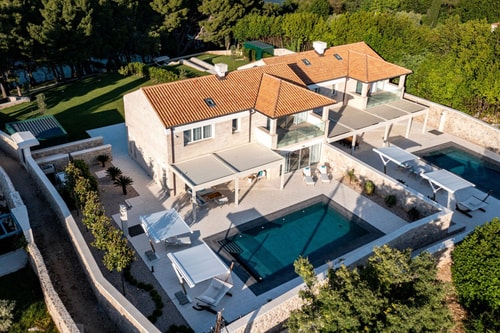 Villa Dusana - Beachfront villa with pool in Dalmatia 2 My Villa Breaks