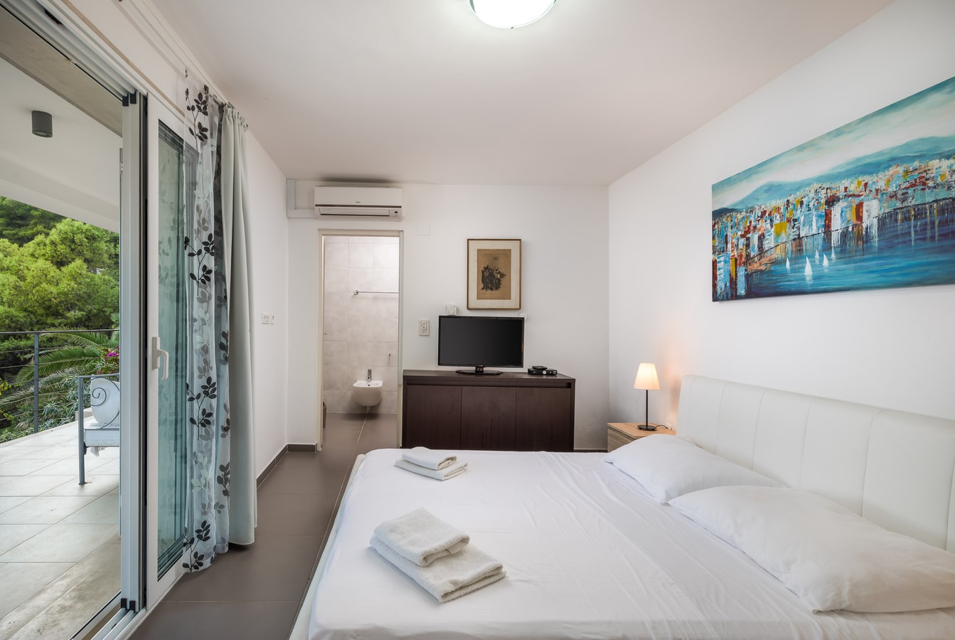 Villa Slavenka - Private villa with pool, Hvar Island 13 My Villa Breaks