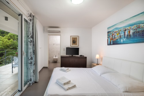 Villa Slavenka - Private villa with pool, Hvar Island 13 My Villa Breaks