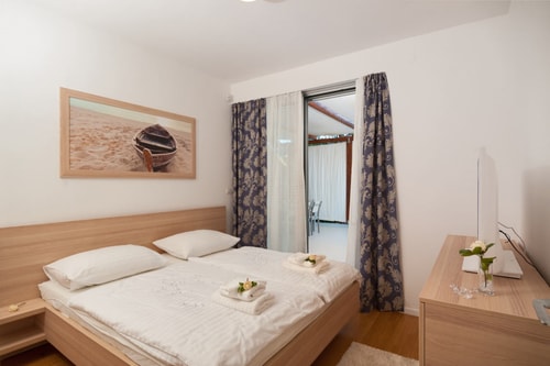 Villa Sajonara - Private villa with pool, Brac Island 14 My Villa Breaks