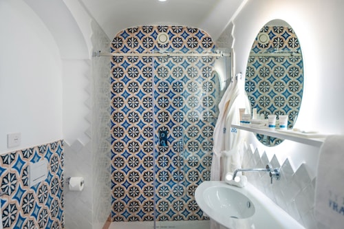 Villa Dani - Sea-facing villa with two pools 31 Italian Breaks