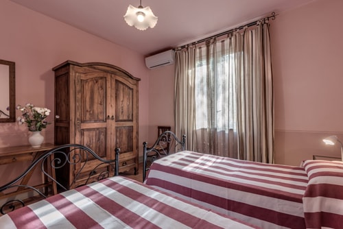 Villa Lucignana - Private Tuscan villa with pool 13 Italian Breaks