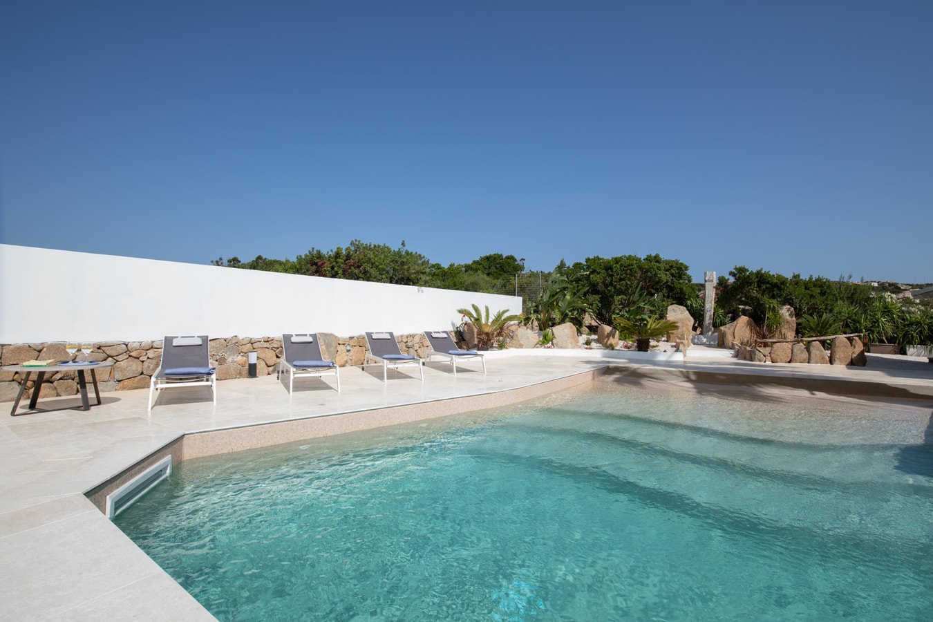 Private villa with swimming pool in Sardinia 22 Italian Breaks