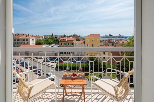 Apartment Dinora with a balcony in Split 0 My Villa Breaks