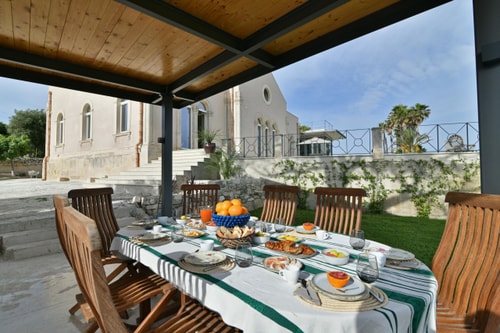 Villa Raisi with private swimming pool in Sicily 41 Italian Breaks