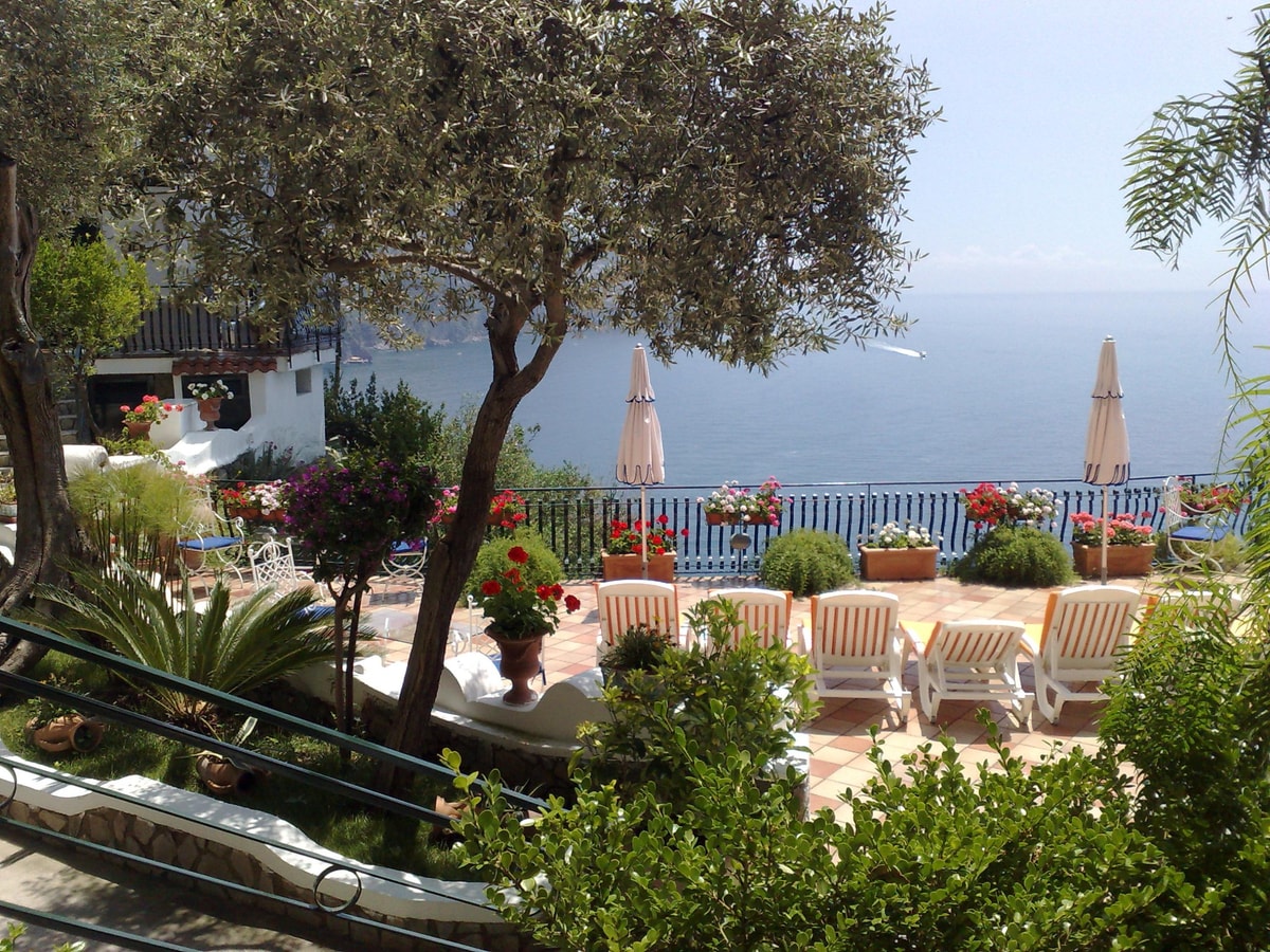 Two private villas with pool near town 18 Italian Breaks