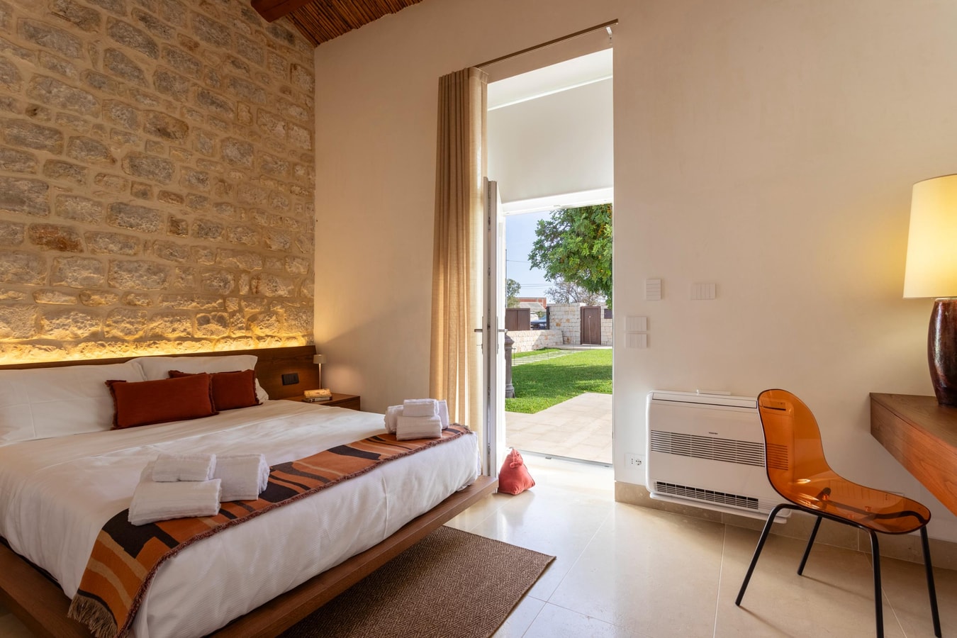 Villa Specchio with private swimming pool, Sicily 12 Italian Breaks