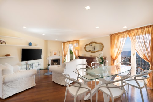 Villa Lucinda - House with stunning views 6 Italian Breaks