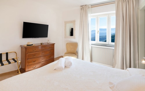 Villa Lucinda - House with stunning views 14 Italian Breaks