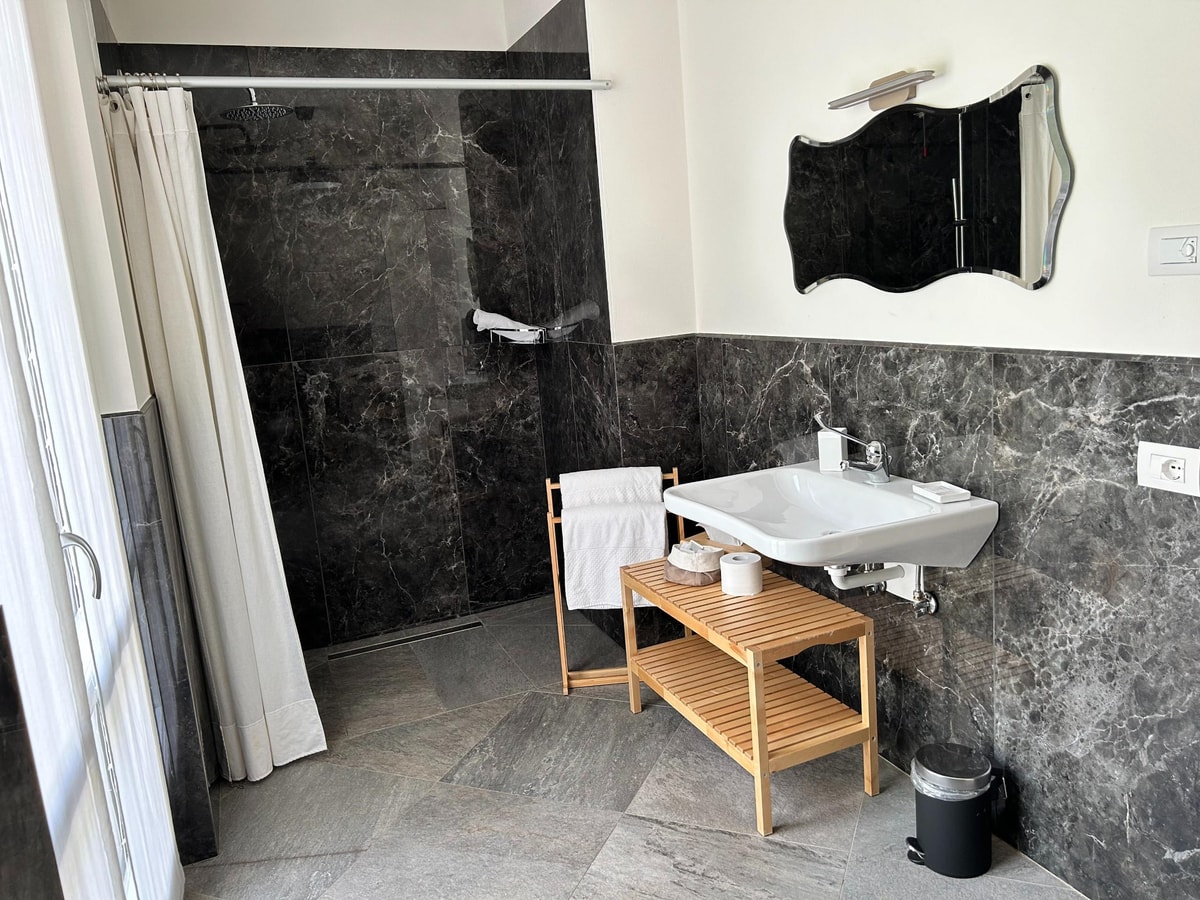 Villa Senagra - Private lake front villa with heated pool 18 Italian Breaks