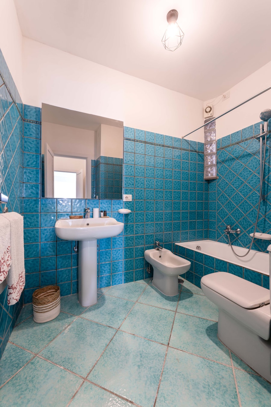 Casa Scogliera, Seafront House with Terrace 12 Villas in Italy