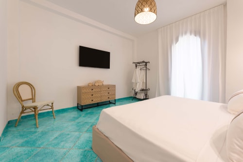 Casa Scogliera, Seafront House with Terrace 11 Villas in Italy