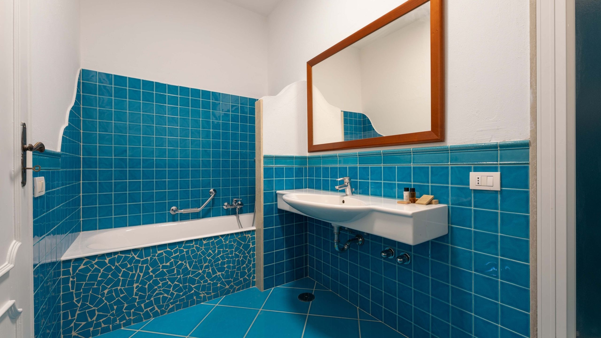 Casa Di Marcia, seafront with dipping pool 35 Villas in Italy