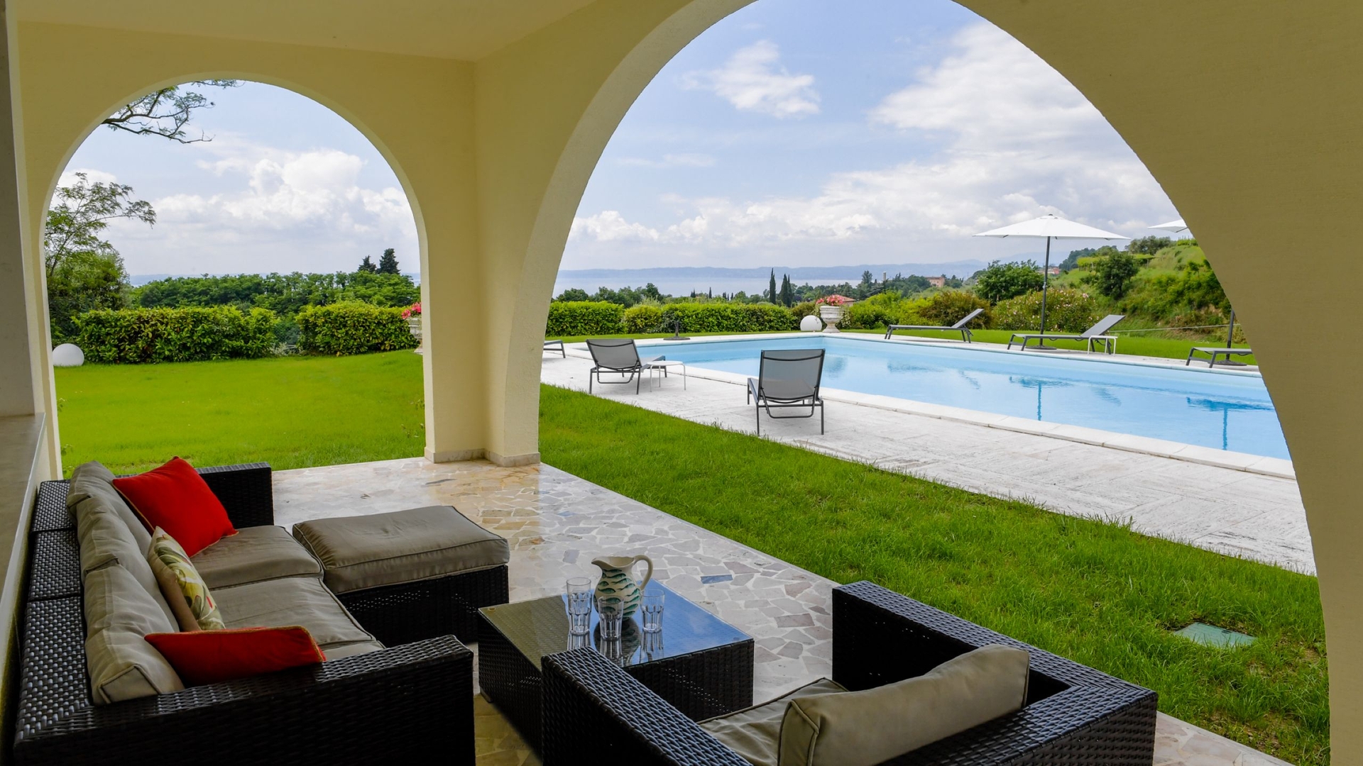 Villa Menestrella - private with swimming pool and lake views 2 Villas in Italy