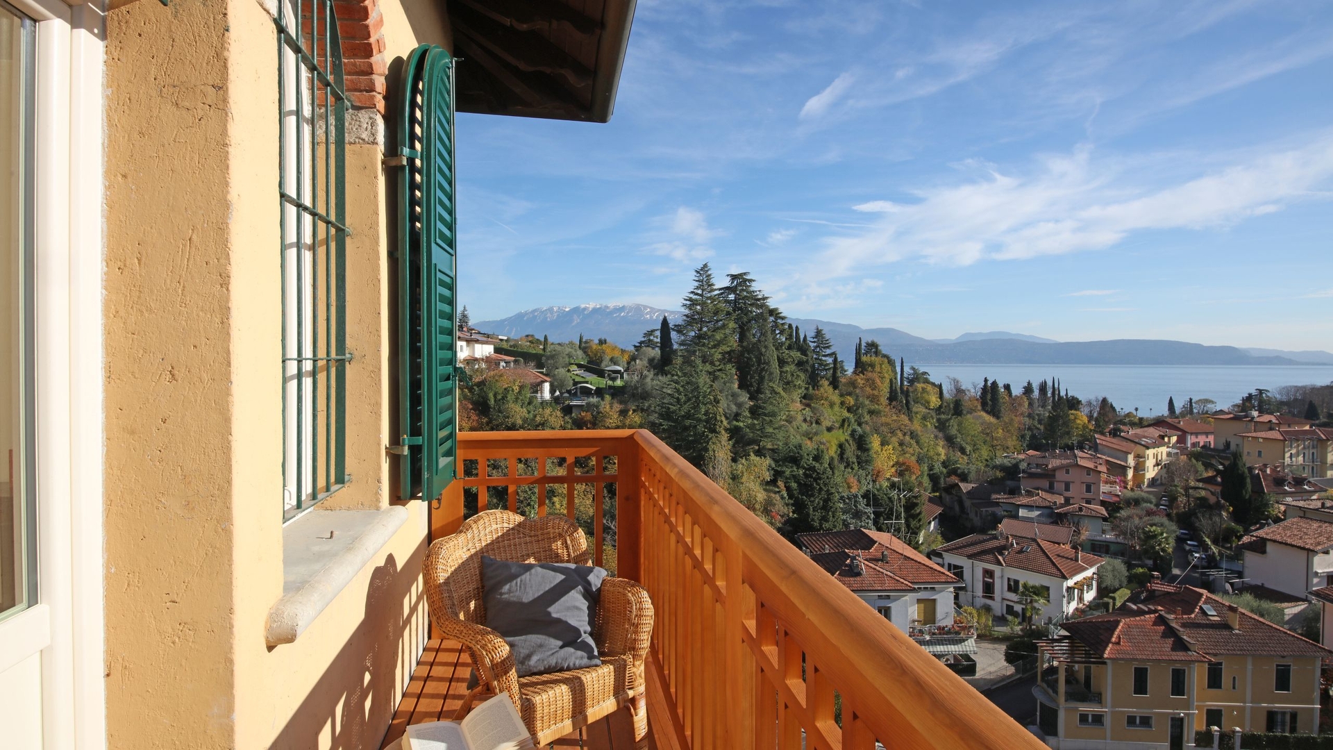 Villa Cadenza - Private villa with lake views 28 Villas in Italy