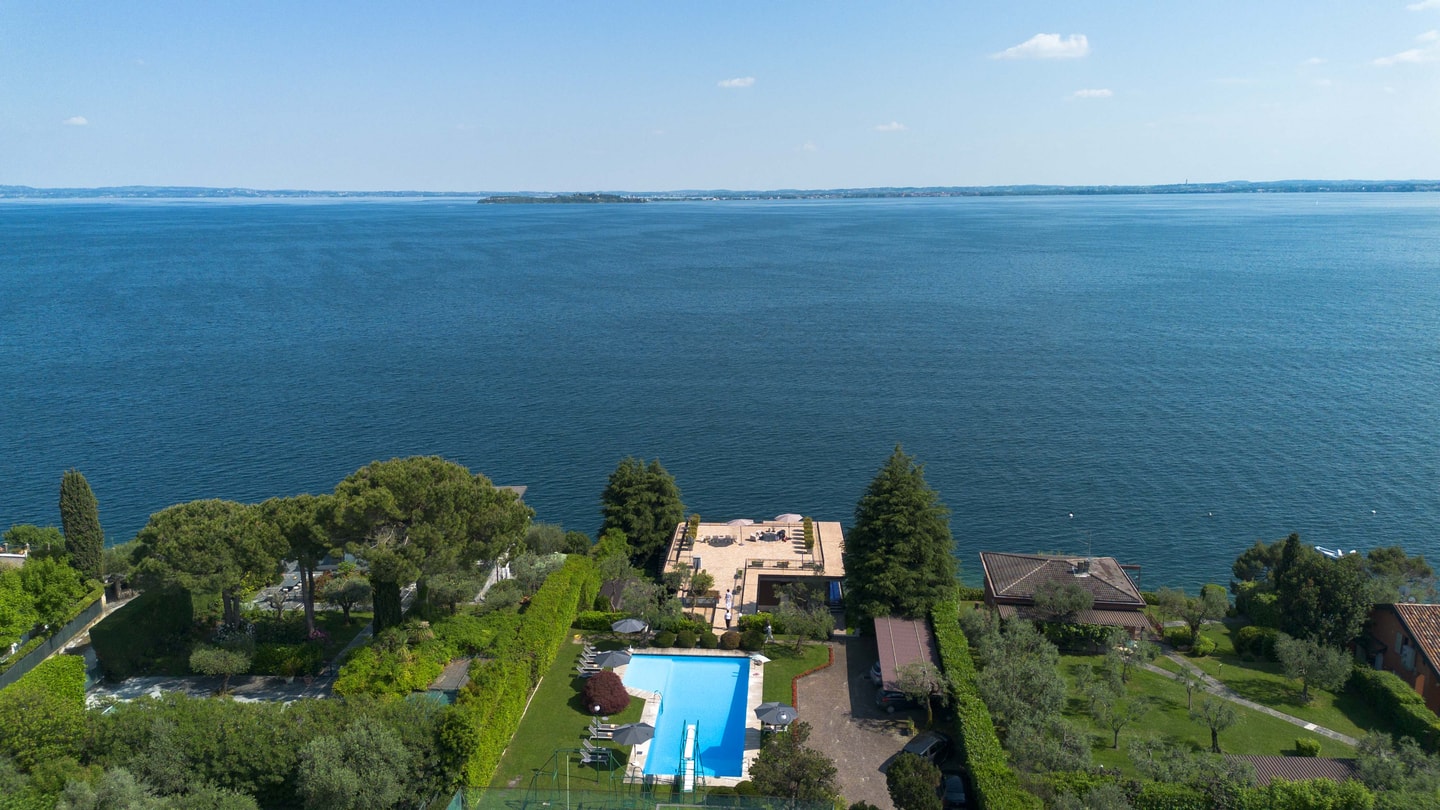 Villa Nilda - Private lakefront property with pool 52 Italian Breaks