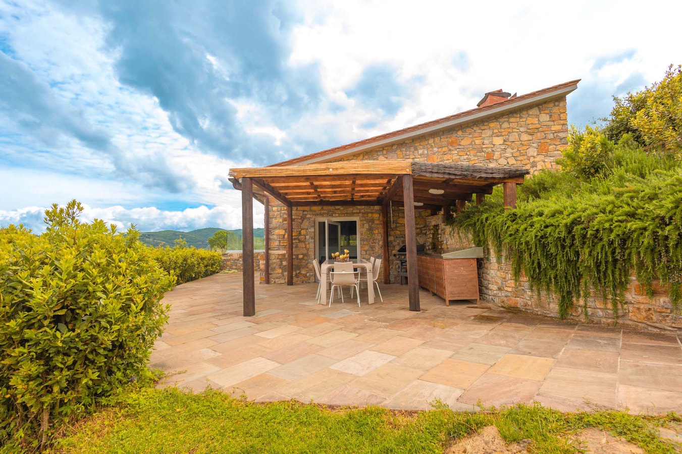 Alonza Estate - Large Countryside Estate 27 Villas in Italy