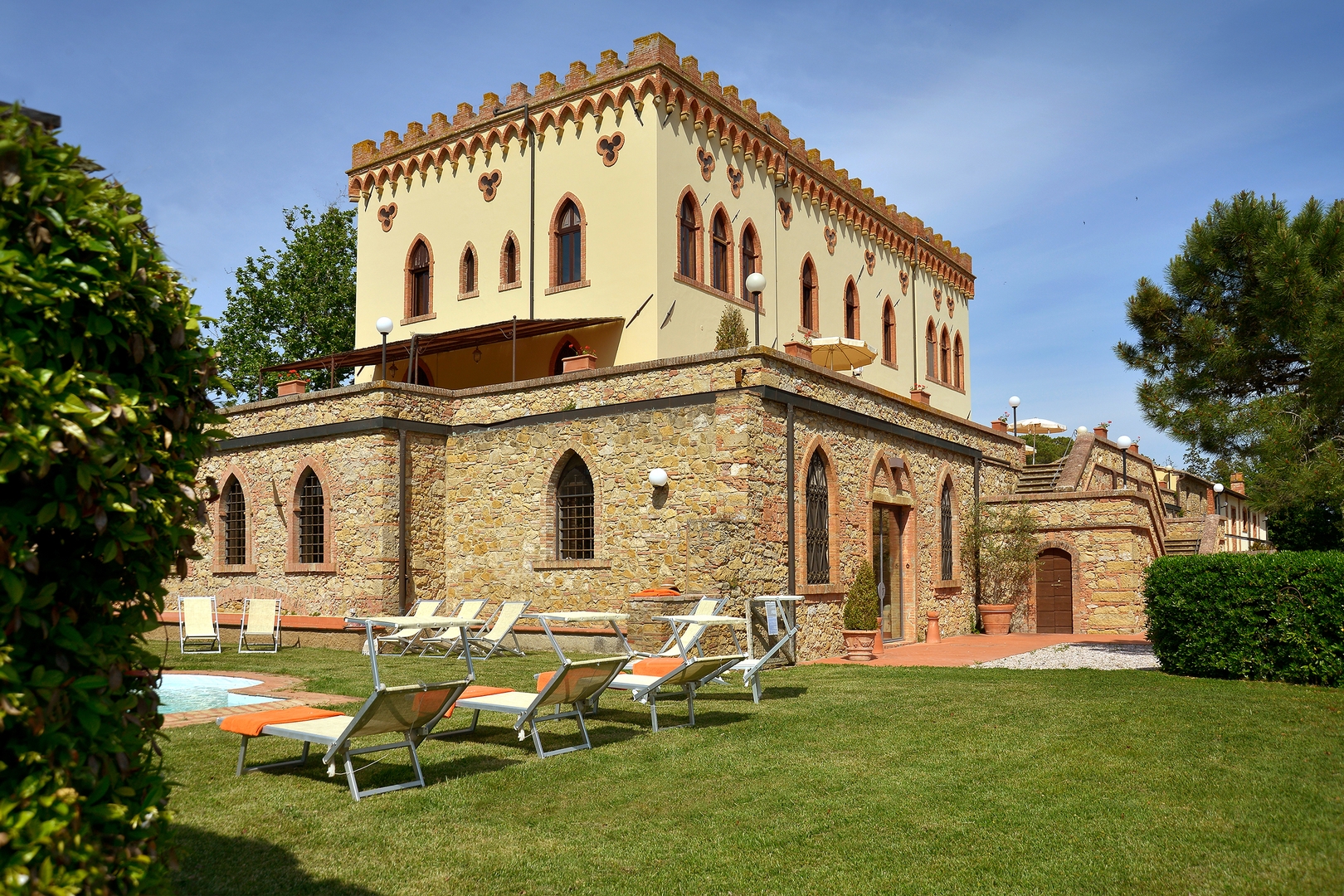 Castello Casalino – Guardistallo – Pisa area 33 Villas in Italy