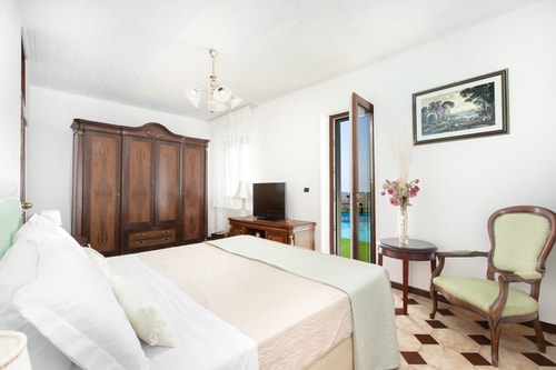Villa Bionda, with sea views and private pool 24 Villas in Italy