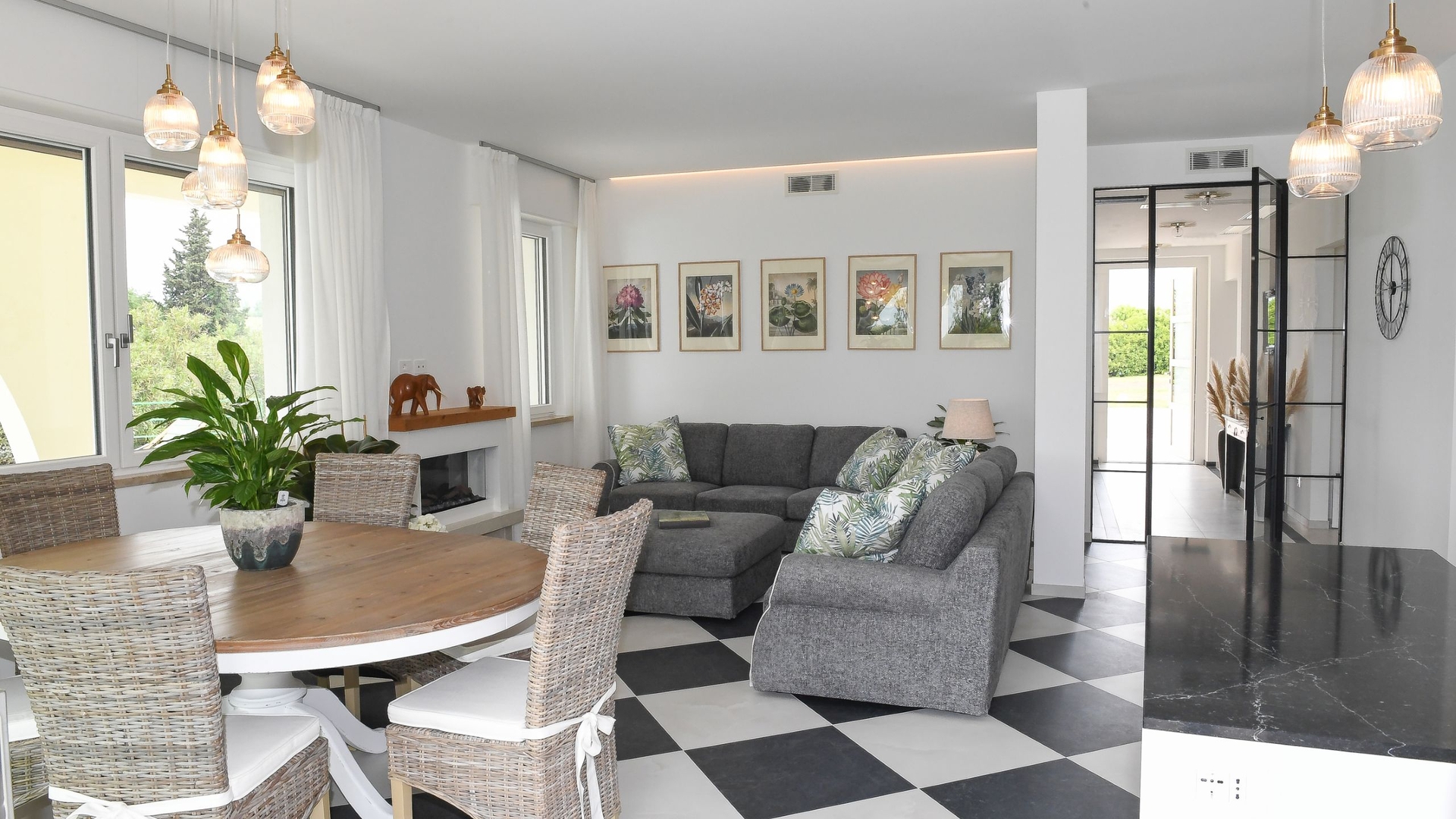 Villa Menestrella - private with swimming pool and lake views 6 Villas in Italy
