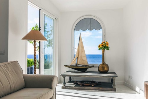 Villa Luce Di Mare, endless sea views 14 Villas in Italy