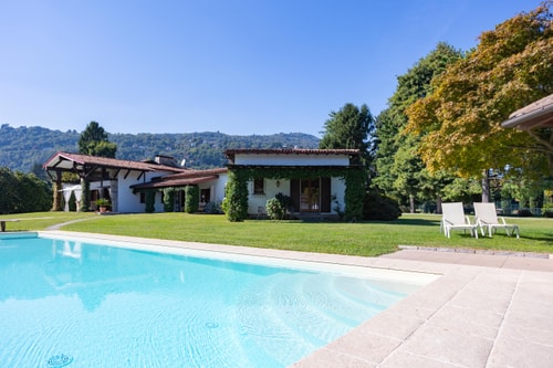 Villa Elegante 48 Villas in Italy