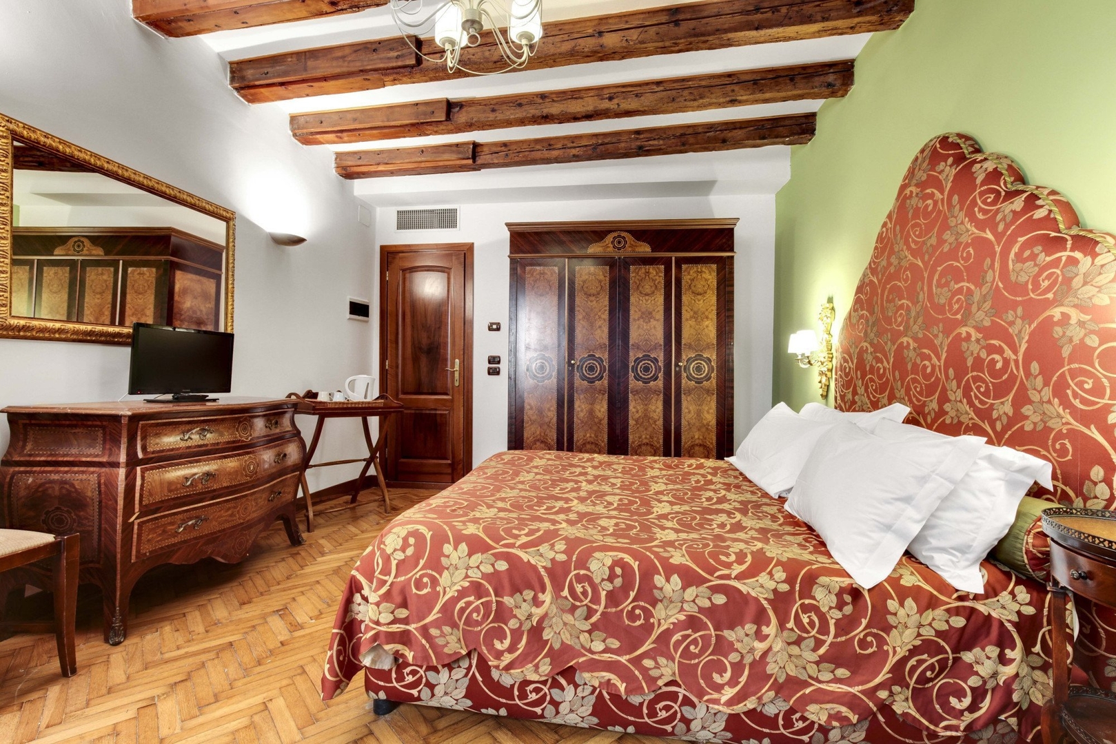 Sospiri Suite - San Marco 5 Villas in Italy