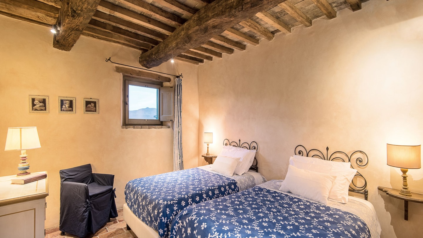 Villa Luminosa, Authentic Umbrian Charm 18 Italian Breaks