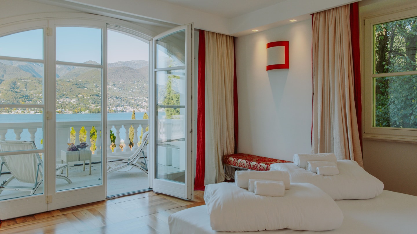 Villa Acquabella with lake views and pool 19 Villas in Italy