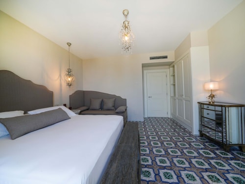 Villa Riggiola, Historic Villa with Sea Views 27 Villas in Italy