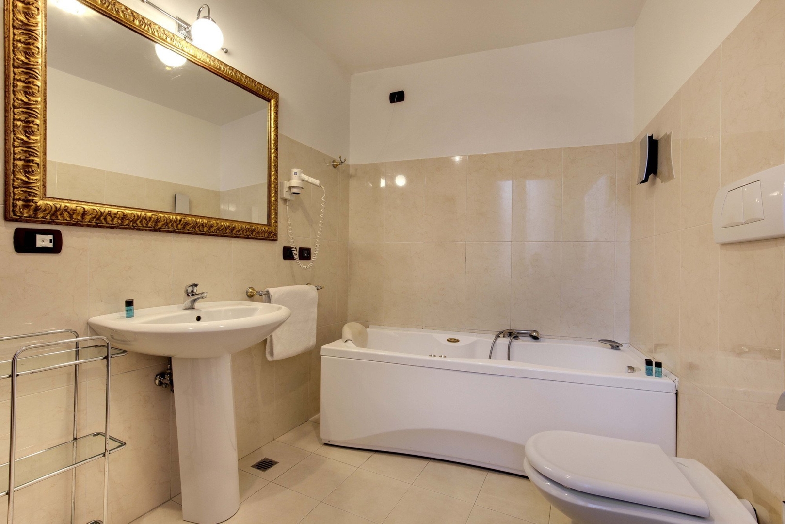Sospiri Suite - San Marco 48 Villas in Italy