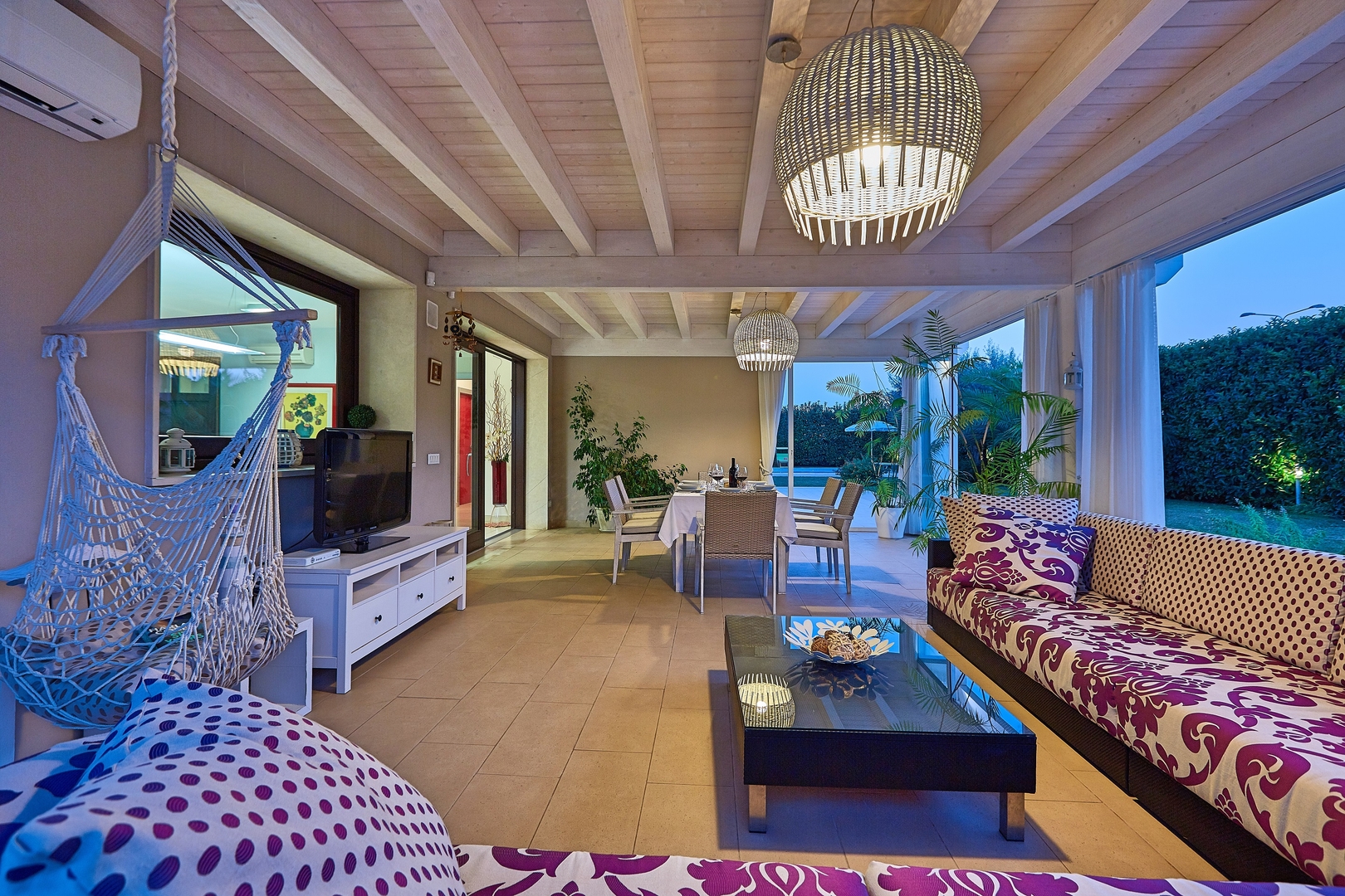 Villa Marbella, a short walk from the beach 5 Villas in Italy