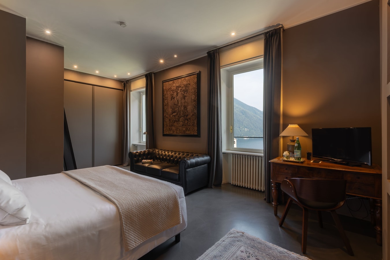 Villa Classica, Historic villa with lake views 32 Villas in Italy