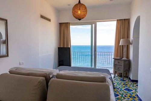 Villa Luce Di Mare, endless sea views 22 Villas in Italy