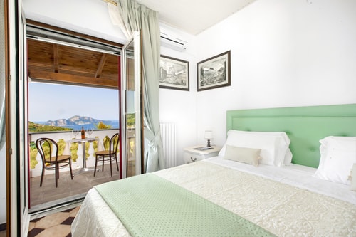 Villa Bionda, with sea views and private pool 20 Villas in Italy