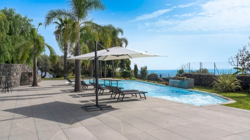 Villa Anemone (Razza) sea front apartment 1 Italian Breaks