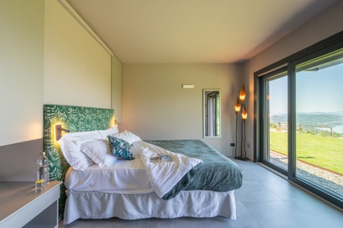 Villa Il Lago, Retreat with Heated Infinity Pool 22 Villas in Italy