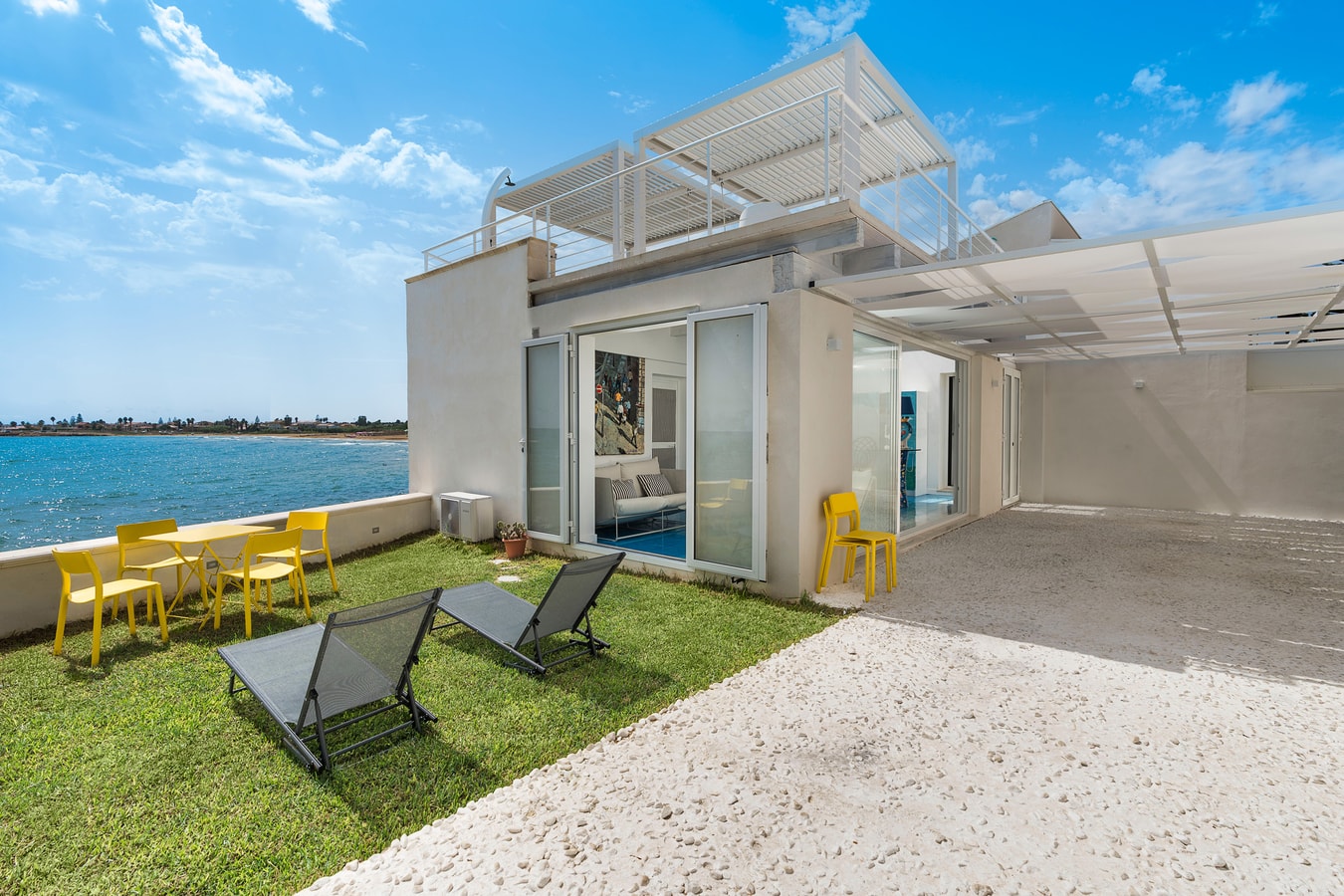 Piccio Suite - Seafront Apartment 22 Villas in Italy