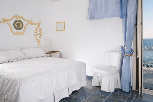 Villa Seranta, sea front villa near town 17 Villas in Italy