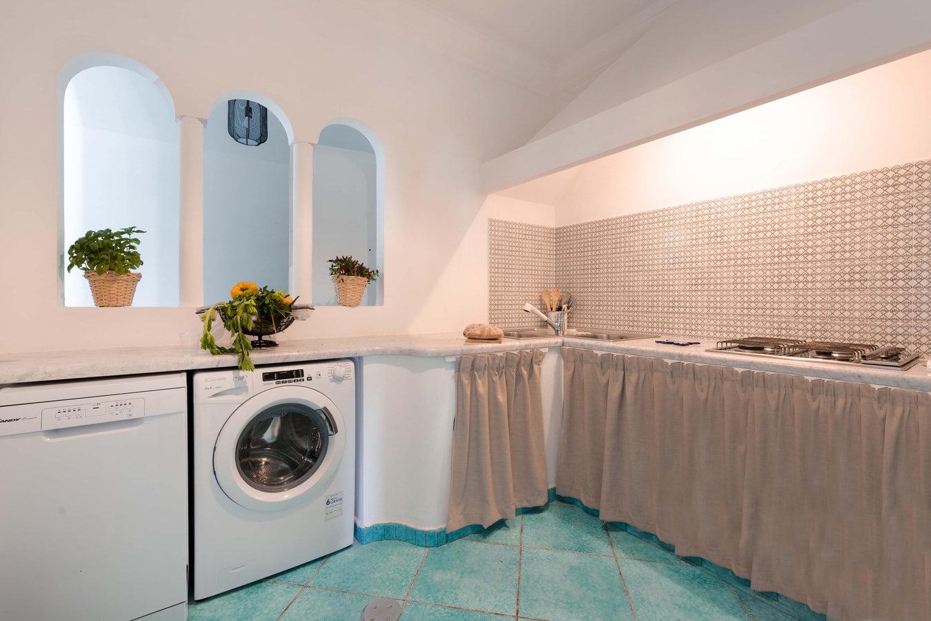 Casa Scogliera, Seafront House with Terrace 7 Villas in Italy