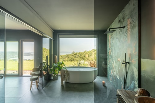 Villa Il Lago, Retreat with Heated Infinity Pool 18 Villas in Italy