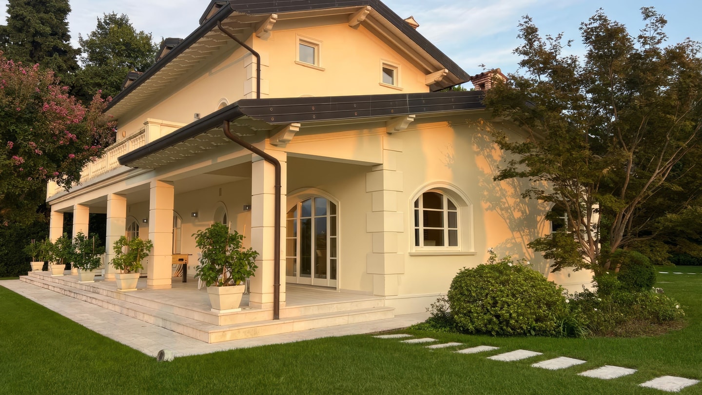 Villa Acquabella with lake views and pool 52 Villas in Italy