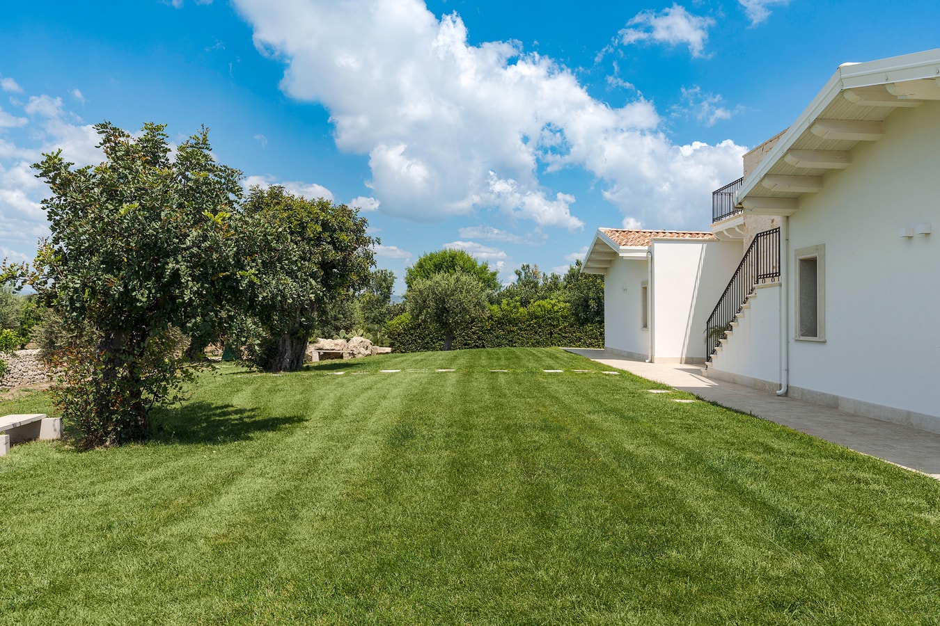 Villa Nivura, Minimalist Elegance Amid the Olive Groves 40 Villas in Italy