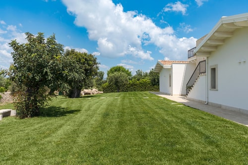 Villa Nivura, Minimalist Elegance Amid the Olive Groves 40 Villas in Italy