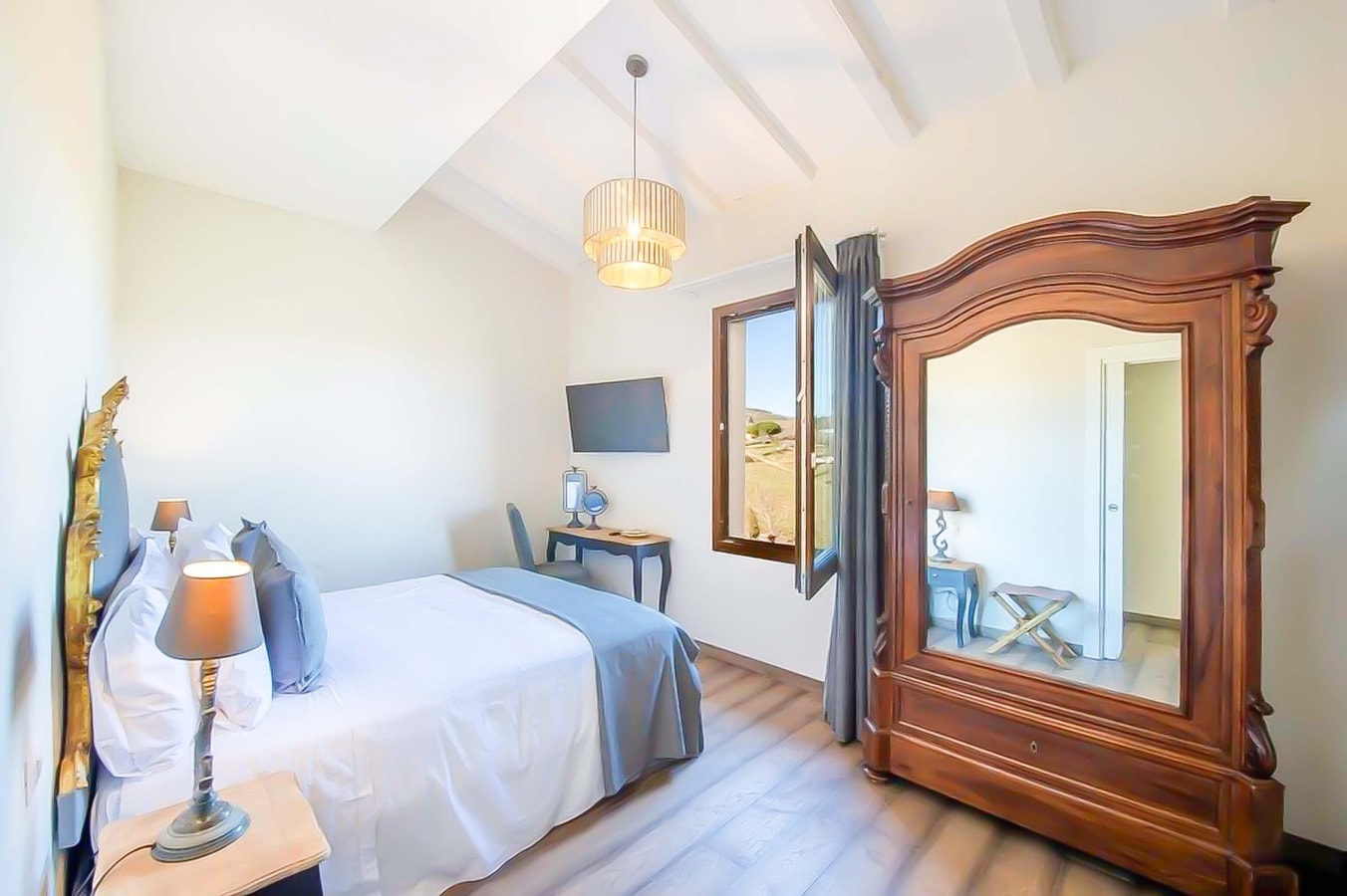 Alonza Estate - Large Countryside Estate 59 Villas in Italy