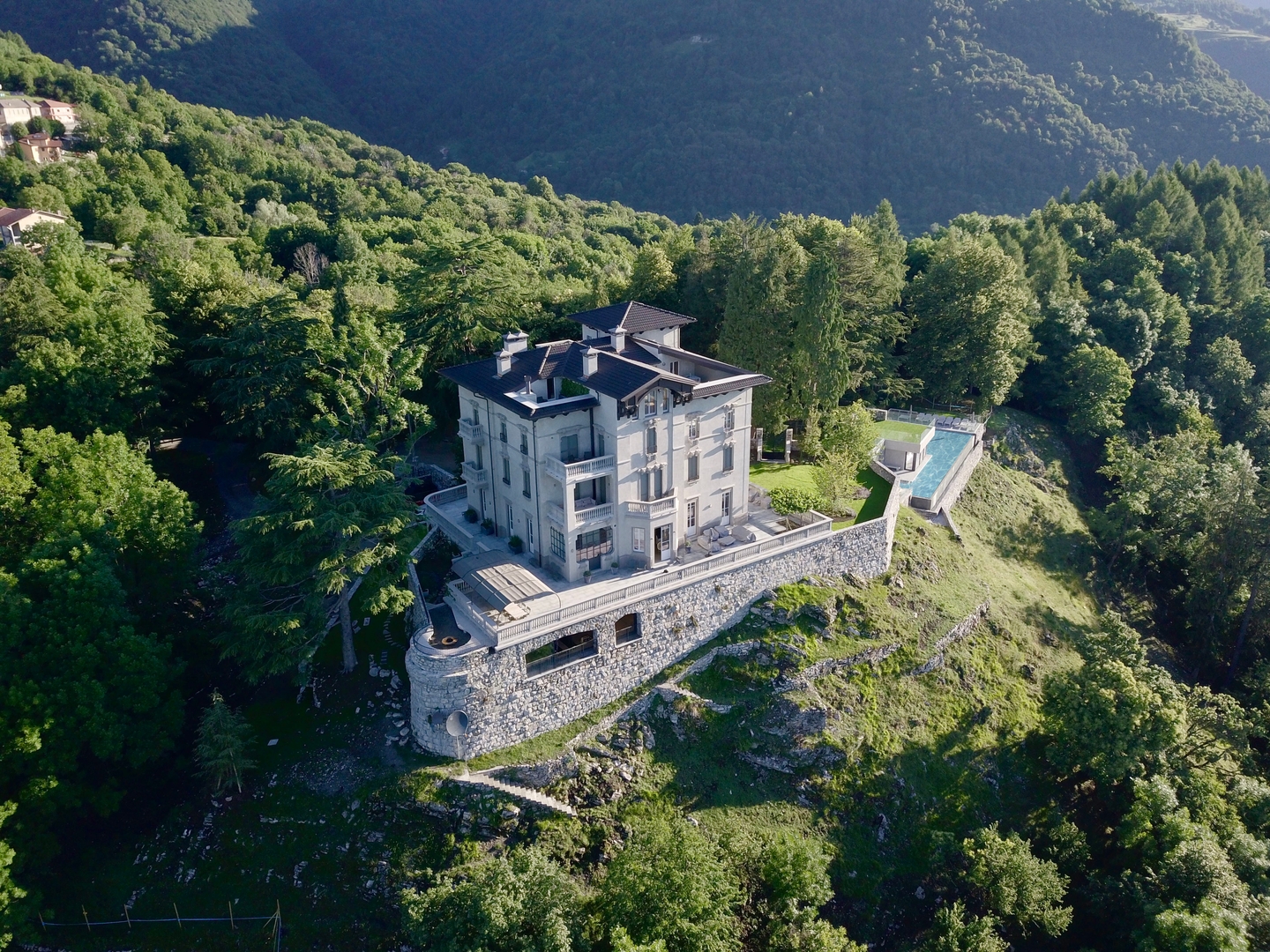 Villa Oltre Le Nuvole - Luxury villa with lake views 1 Villas in Italy