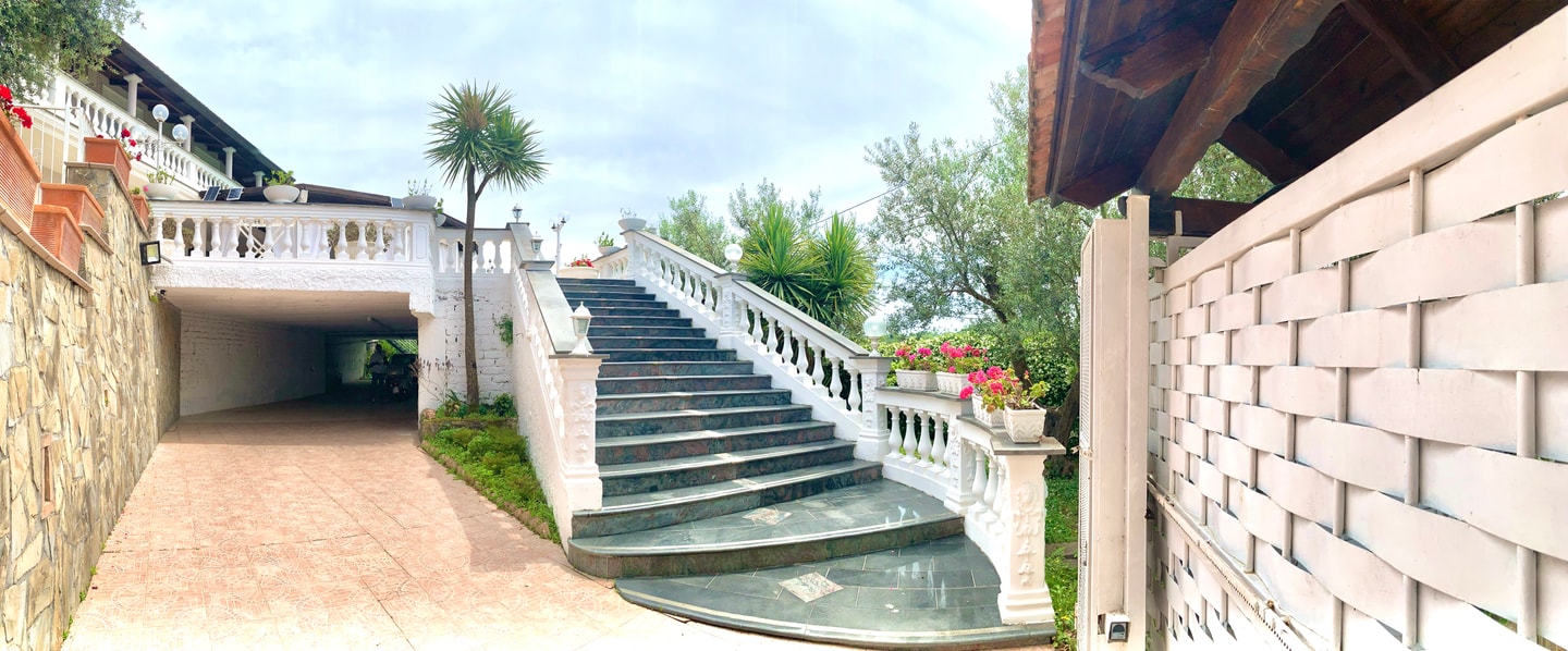 Villa Bionda, with sea views and private pool 36 Villas in Italy