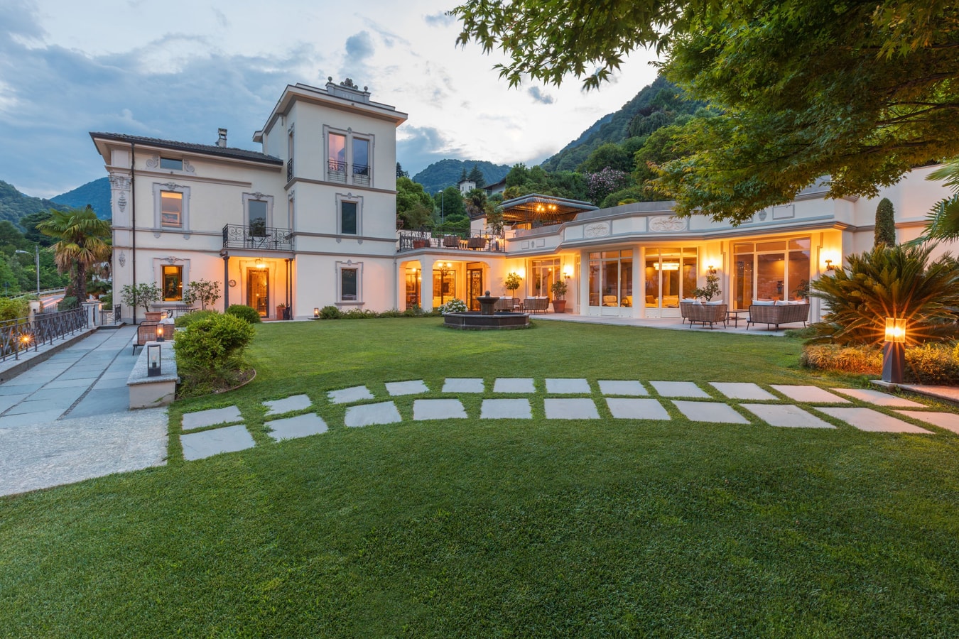 Villa Classica, Historic villa with lake views 45 Villas in Italy