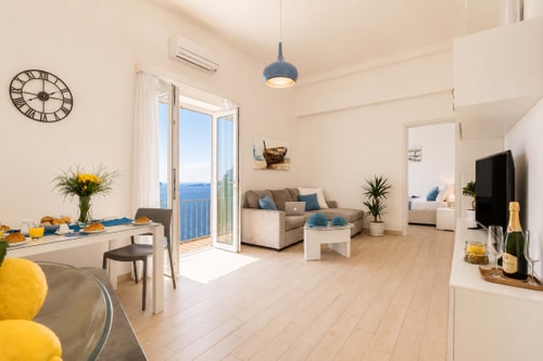 Casa La Porta - Large, modern property in Positano 3 Villas in Italy