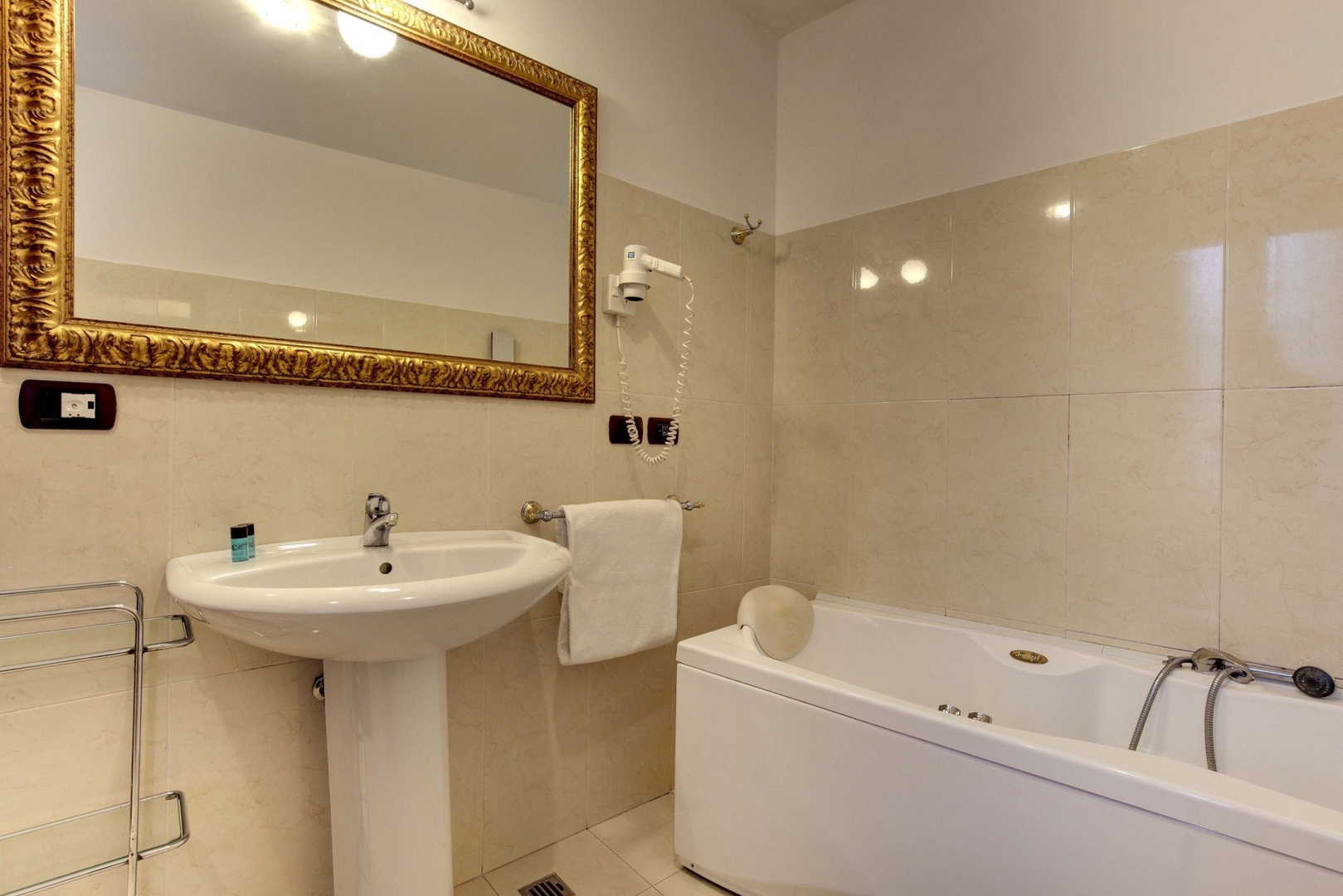 Sospiri Suite - San Marco 46 Villas in Italy